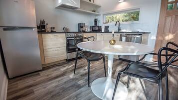 Frigorífic, microones, forn i placa de cuina