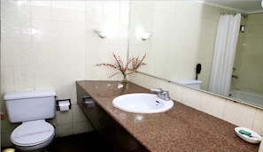 Amenidades de baño gratuitas y toallas