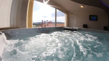 Indoor spa tub