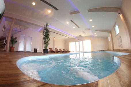 Sauna, hot tub. Hotel Lux