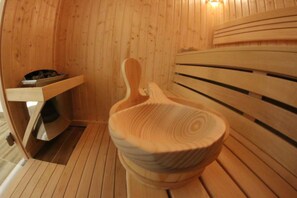 Sauna, hot tub