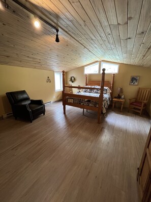 1 soverom, skrivebord, strykejern/-brett og wi-fi (inkludert)