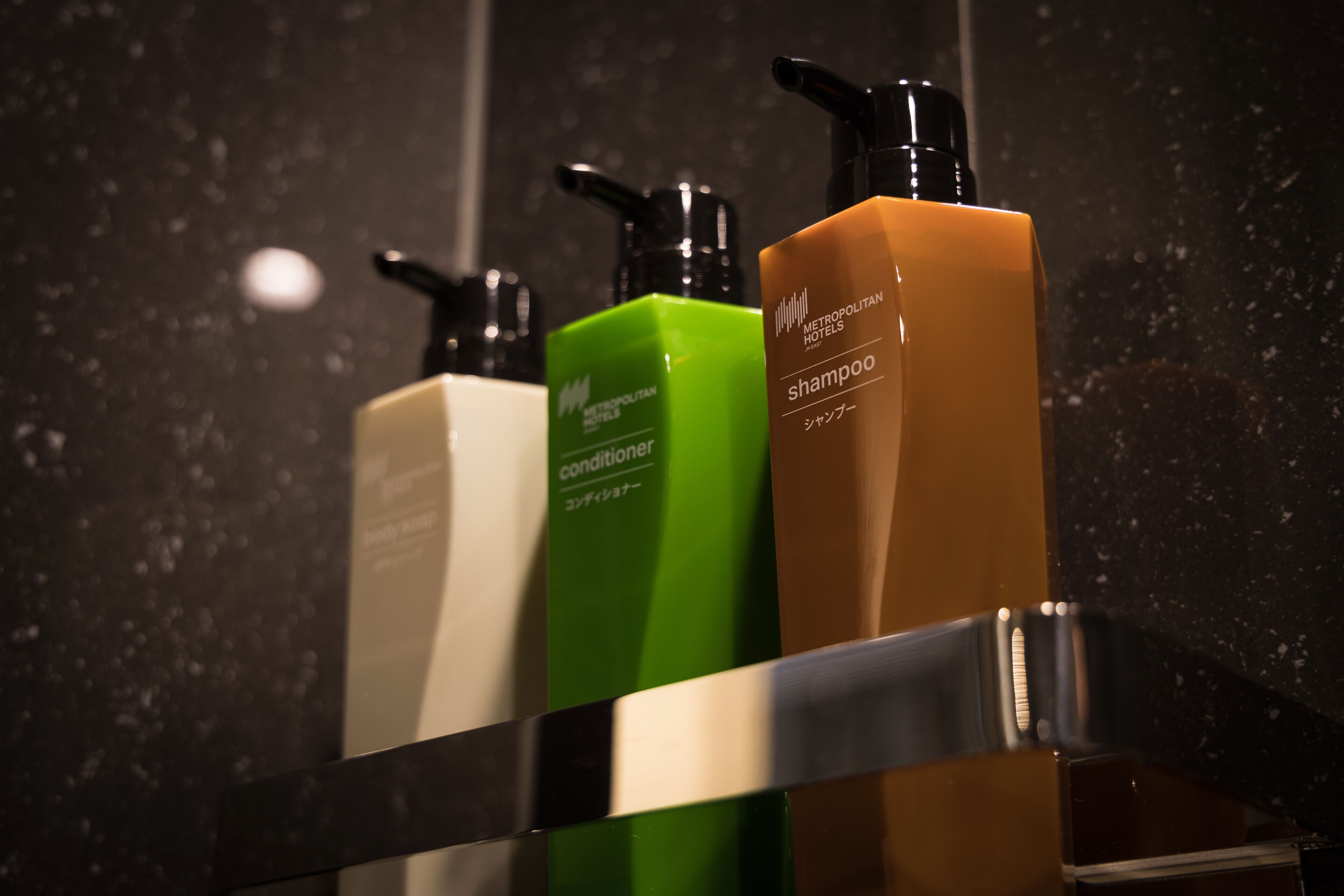 separate bathtub and shower, rainfall showerhead, free toiletries