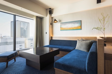 Suite | Living area | 49-inch flat-screen TV with digital channels, TV, Netflix. Hotel Metropolitan Kawasaki