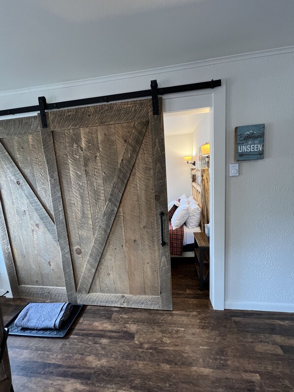 2 bedrooms, iron/ironing board, travel cot, free WiFi