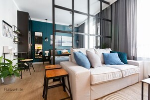 Deluxe Studio (Obywatelska 47A -7/1) | Desk, iron/ironing board, free WiFi, bed sheets