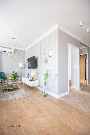 Superior Apartment (Obywatelska 47A-7/2) | Escritorio, tabla de planchar con plancha, wifi gratis y ropa de cama