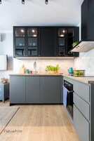Deluxe Studio (Obywatelska 47A -7/1) | Private kitchenette | Fridge, microwave, oven, stovetop