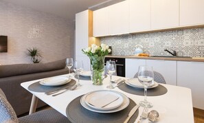 Apartment (Zamkowa 4) | In-room dining - Flat White Apartamenty Zamkowa (Zielona Gora)