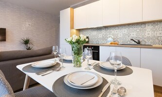 Apartment (Zamkowa 4) | In-room dining