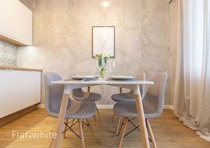 Apartment (Zamkowa 4) | In-room dining