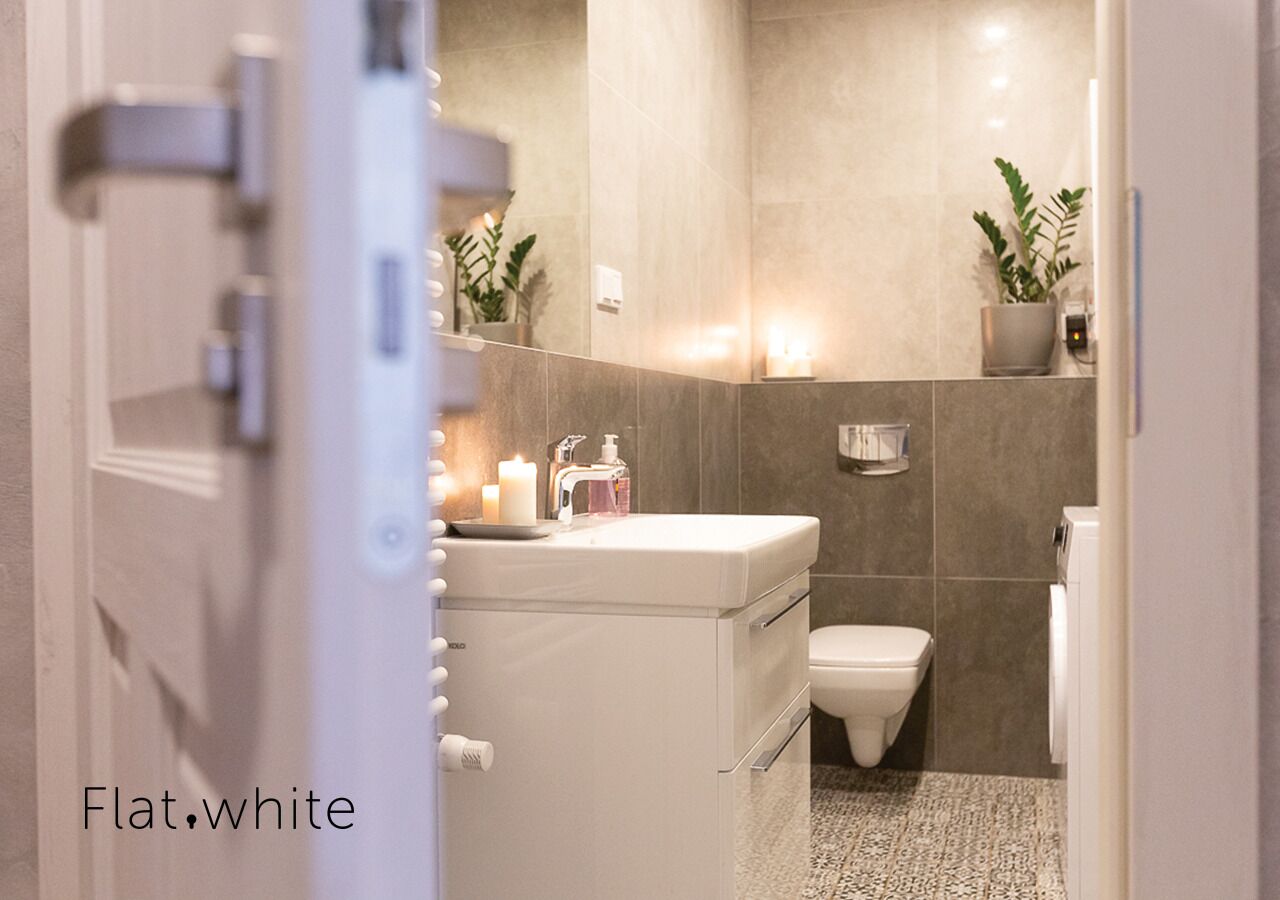Apartment (Zamkowa 4) | Bathroom | Shower, towels, soap, shampoo