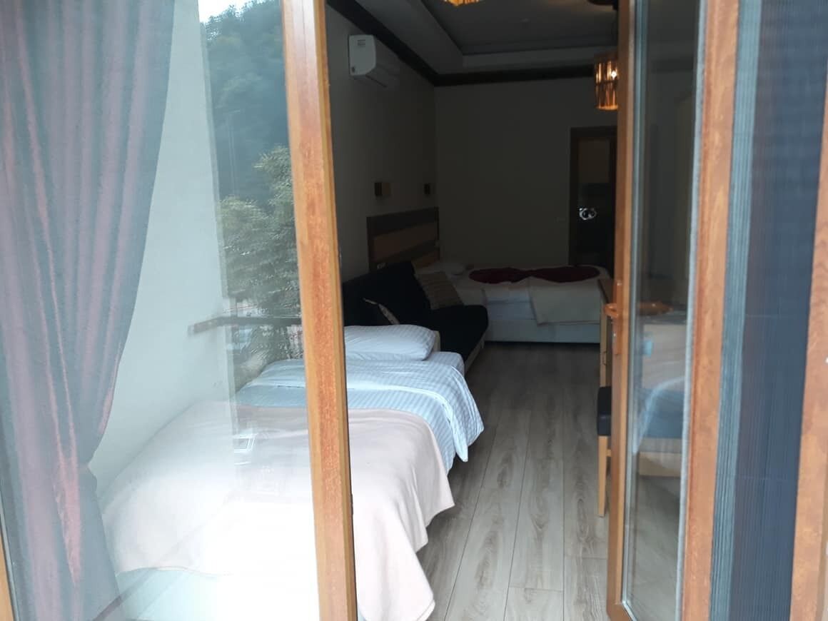 Desk, soundproofing, free WiFi, wheelchair access