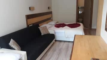 Kamar Quadruple | Meja kerja, kedap suara, dan Wi-Fi gratis
