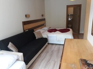 Quadruple Room | Desk, soundproofing, free WiFi, wheelchair access - Mersu A'la Hotel (Kartepe)