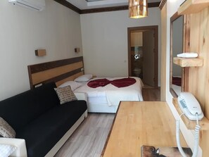 Quadruple Room | Desk, soundproofing, free WiFi, wheelchair access - Mersu A'la Hotel (Kartepe)