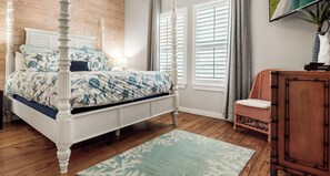 3 Schlafzimmer, Schreibtisch, Bügeleisen/Bügelbrett, Reisekinderbett