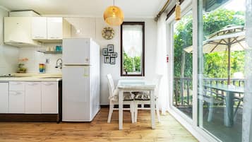 Room (101 Happy) | In-room dining