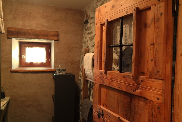 Interior detail - La Bourrassee (Saint-Clement-sur-Durance)