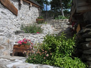 Garden - La Bourrassee (Saint-Clement-sur-Durance)