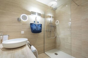Regadera, regadera tipo lluvia, amenidades de baño de diseñador