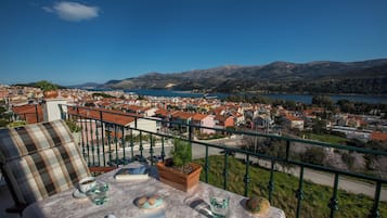 Chrysianna Seaview Apartment | Exterior