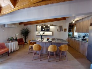 Zoi Luxurious Retreat | Eigene Küche | Großer Kühlschrank, Ofen, Herdplatte, Espressomaschine