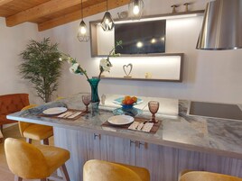 Zoi Luxurious Retreat | 私人厨房 | 大冰箱、微波炉、烤箱、炉灶