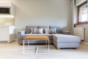 Tabla de planchar con plancha, wifi gratis y ropa de cama 