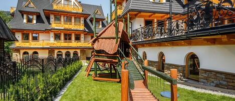 Children's play area - outdoor