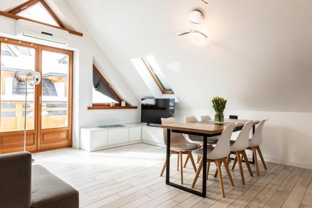 Zakopianskie Tarasy 18B | Spiseområde på rommet
