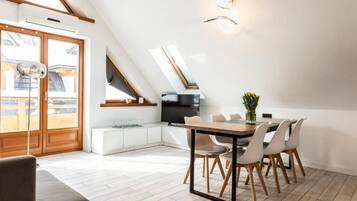 Zakopianskie Tarasy 18B | In-room dining