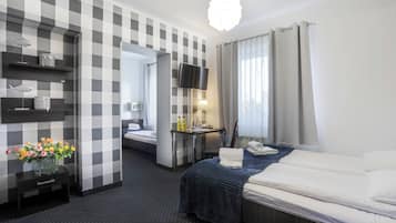 Triple Room | 1 bedroom, individually decorated, individually furnished, desk