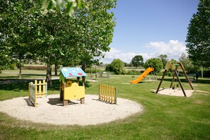 Children’s play area – outdoor - Camping Saint Michel (Courtils)