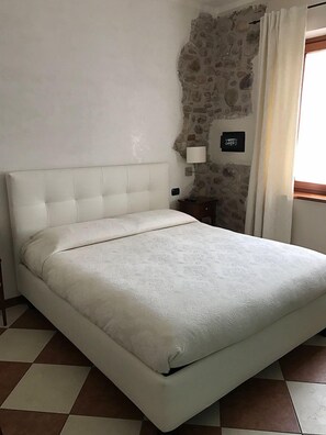 Dreibettzimmer | Minibar, Zimmersafe, individuell dekoriert, individuell eingerichtet