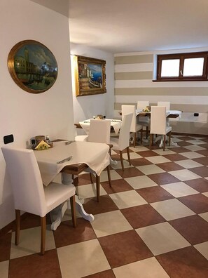 Tägliches inbegriffenes Frühstücksbuffet