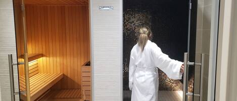 Sauna, steam room