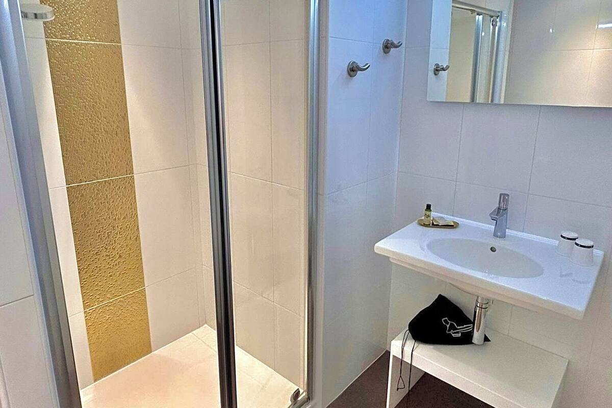 double room | bathroom | shower, free toiletries, hair dryer, towels