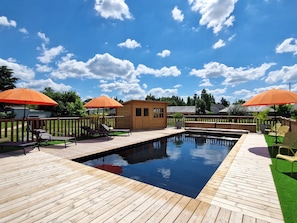 Seasonal outdoor pool, open 10:00 AM to 7:00 PM, pool umbrellas - Le Brame de Sologne (Muides-sur-Loire)