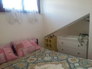 1 bedroom, bed sheets