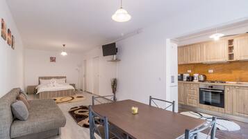 Classic Suite | Living area | Flat-screen TV