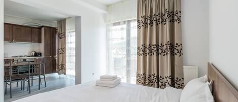 Comfort Suite | 1 bedroom, soundproofing, iron/ironing board, free WiFi