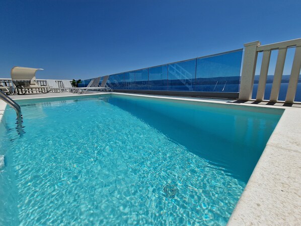 Piscine intérieure, piscine extérieure