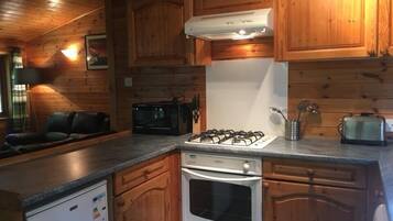 Lodge | Private kitchen | Microwave, electric kettle