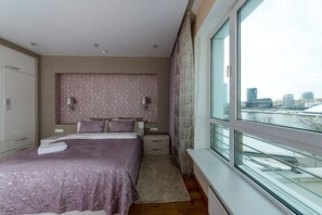 3 bedrooms, WiFi - Three-bedroom VIP apartment with a river view (Minsk)