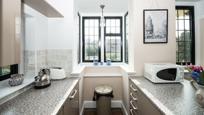 Apartment | Private kitchen | Full-sized fridge, microwave, oven, stovetop
