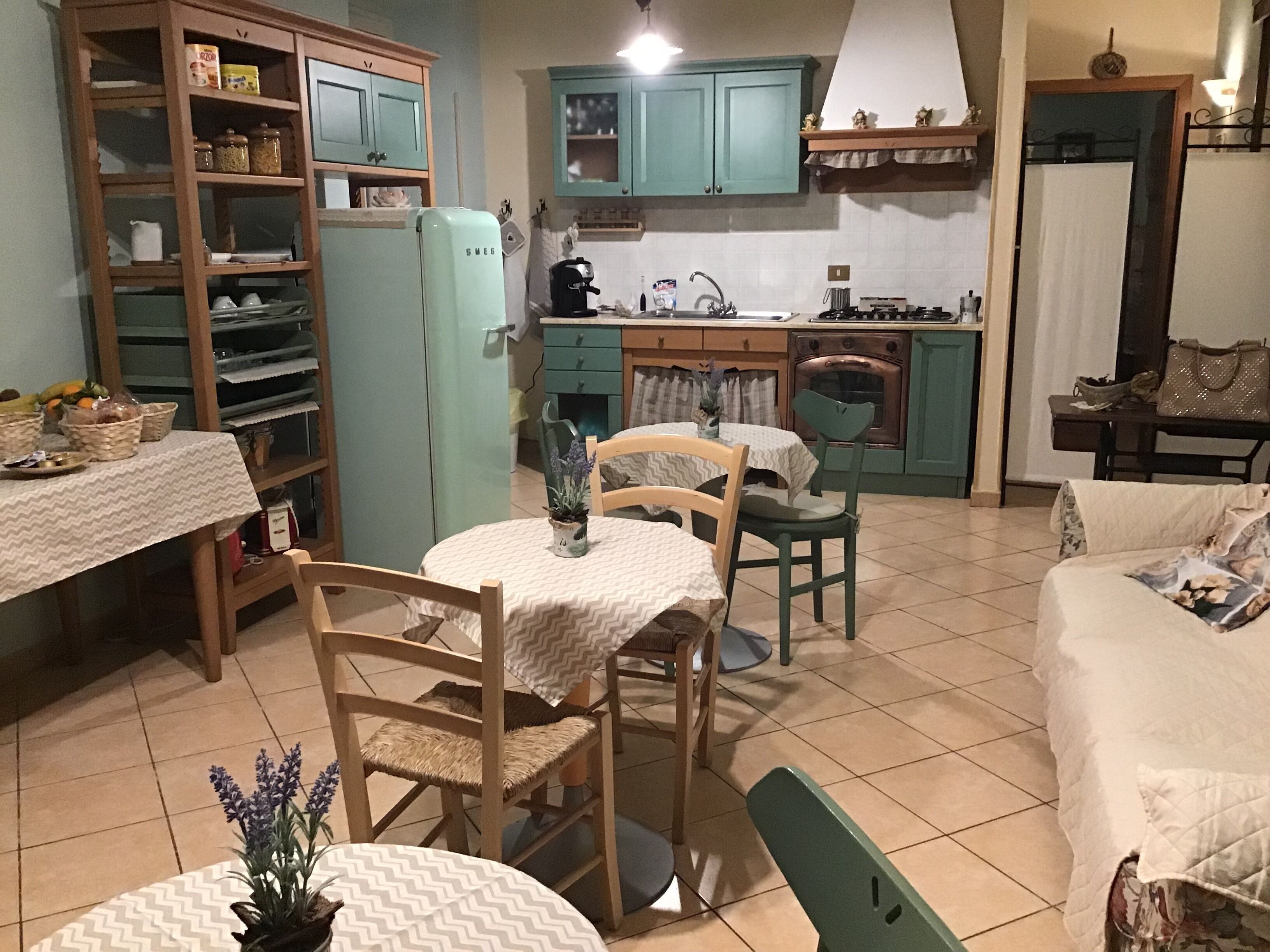 Télévision à écran plat de 32 pouces avec chaînes numériques, télévision