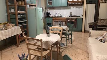 Télévision à écran plat de 32 pouces avec chaßnes numériques, télévision