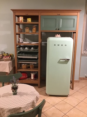 32-Zoll-Flachbildfernseher mit Digitalempfang, Fernseher