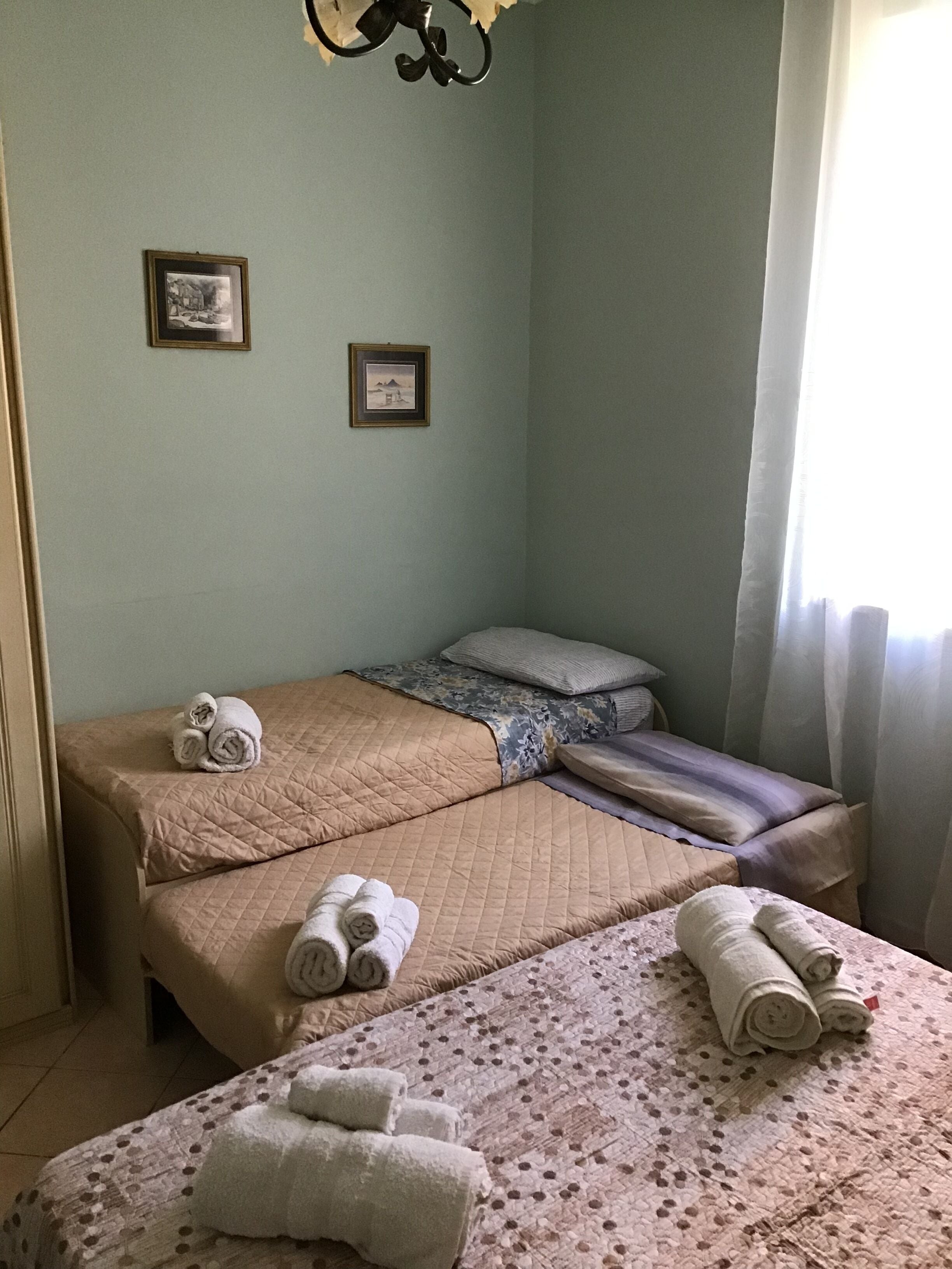 Habitación familiar | Wifi gratis y ropa de cama